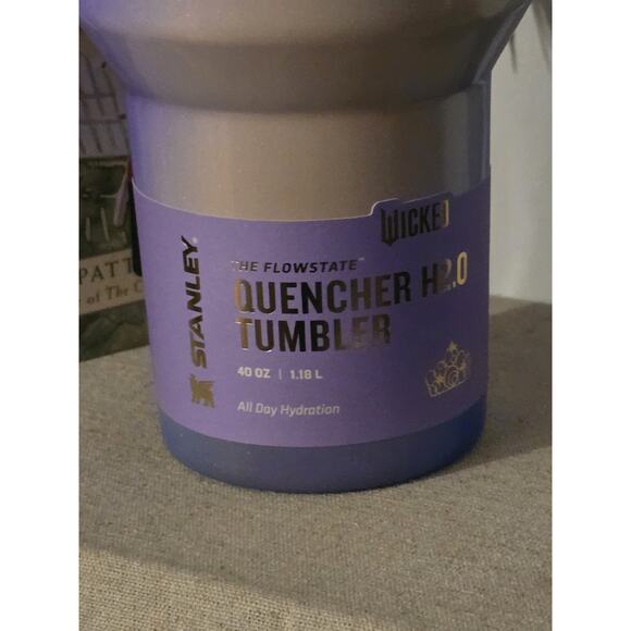 Stanley x Wicked 40oz FlowState Quencher Tumbler Glinda For Good NEW - Picture 4 of 7